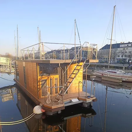 L'oasis Caennais, Peniche Sur Le Port Botel Caen