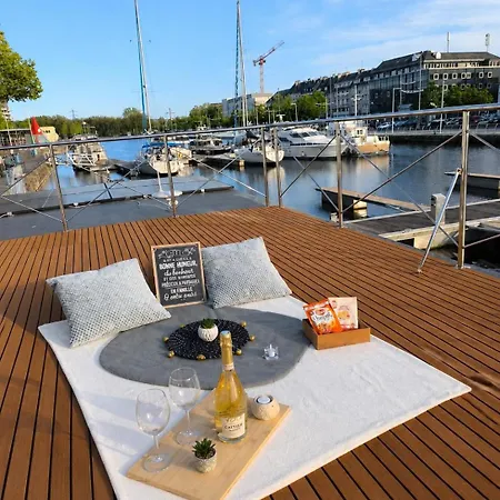 L'oasis Caennais, Peniche Sur Le Port * Caen